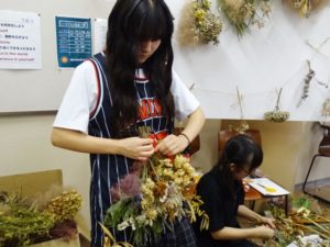 豊園学区・高校生エコ委員が学校文化祭で「フラワーロス」「食ロス」を発信