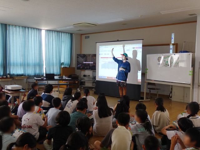 京都市立御所南小学校×ヒューマンフォーラム「古着の回収と地域内循環の仕組み」